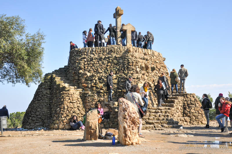 Colina de las Tres Cruces en el Park Güell