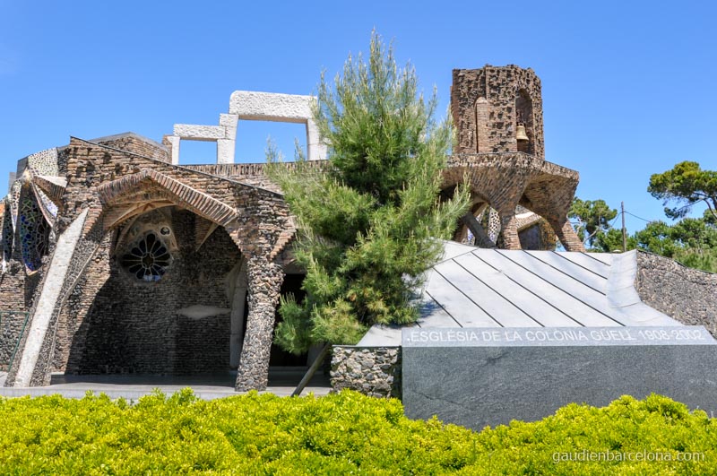 Exterior Cripta de la Colonia Güell